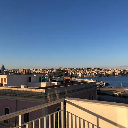 La Ortigia Apartment *