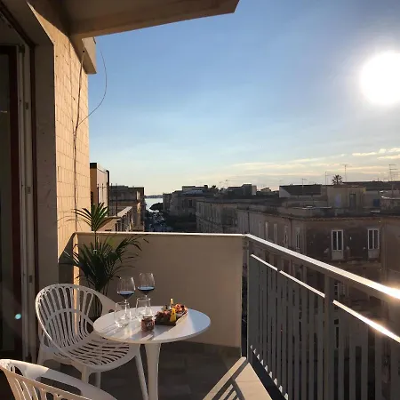La Ortigia Apartment *
